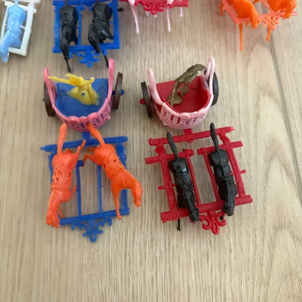 Vintage Giants Roman Chariot Two-Horse Plastic Playset 10 Complete, 40 Extras